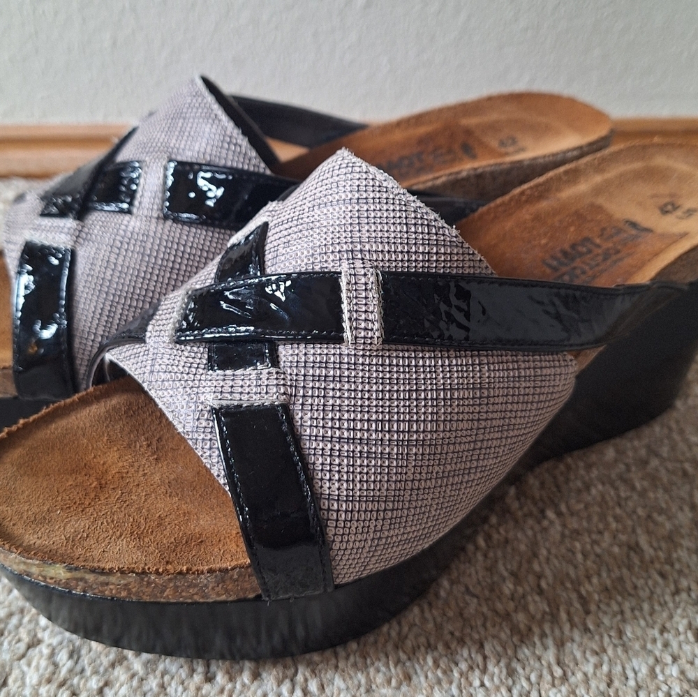 Naot Eva White Black Wedge Platform EUC Womens Size 42